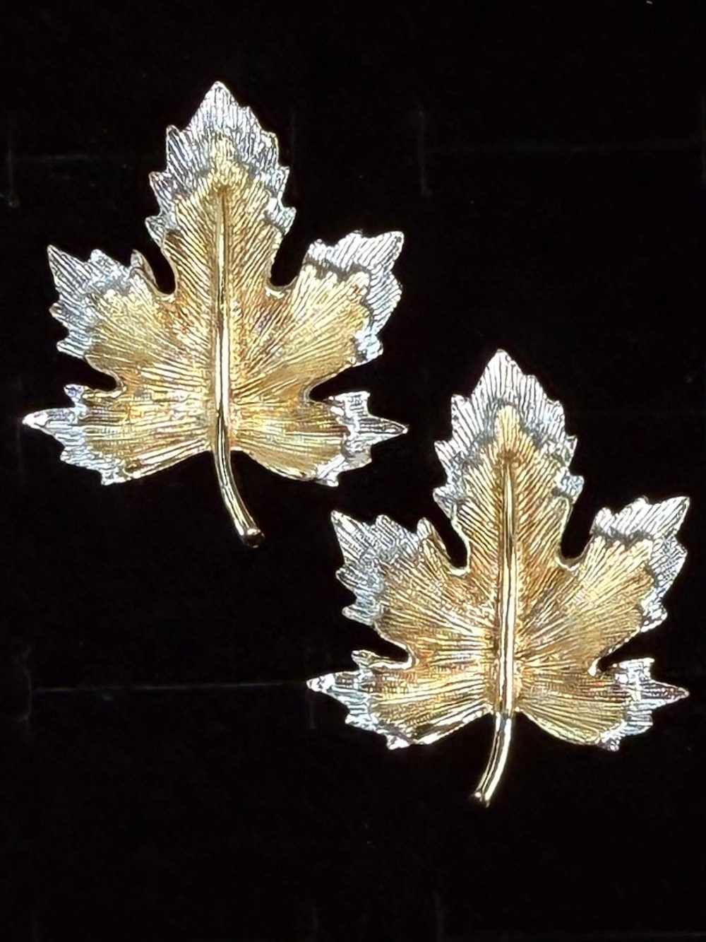 Goldtone Silvertone 3D Textured Leaf Clip On Earrings - Signed SARAH COV